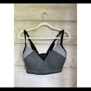 Aerie deep V wireless bra